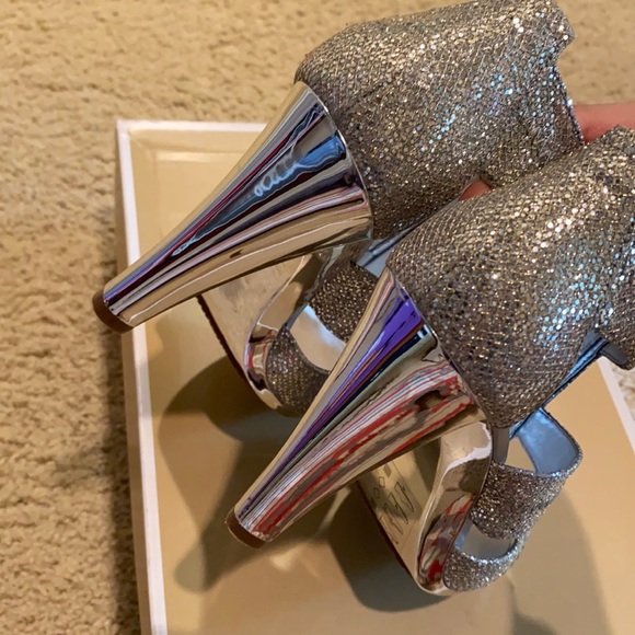 Shoes - Picture 5 of 6